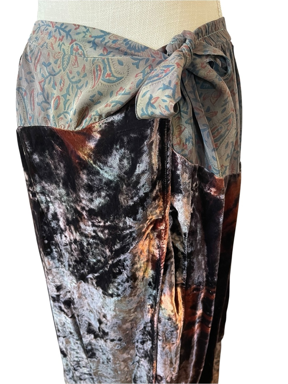 URU Vintage Iridescent Velvet Brocade Vest Long Sleeve Silk Blouse & Maxi Skirt - Picture 4 of 16
